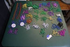 lot 175 image: Mixed lot of beaded necklaces