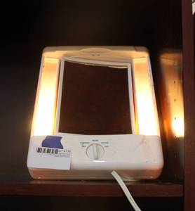 lot 178 image: Light up mirror that swivels