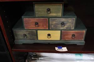lot 181 image: Wood 6 drawers for  what nots