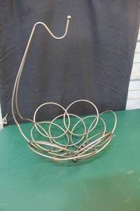 lot 186 image: Decorative fruit basket