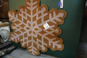 lot 247 image: Outside snowflake rug