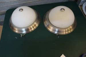 lot 255 image: 2 light fixtures