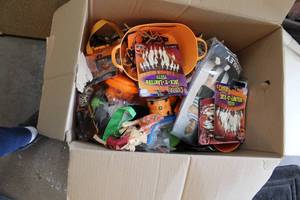 lot 260 image: box full of Halloween things mixed lot the box is 24x16x19 lg box