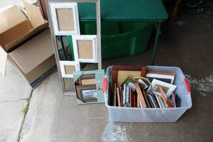 lot 270 image: Large lot of mixed picture frames tote is included