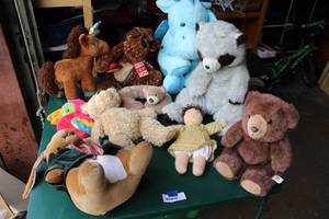 lot 271 image: lot of previously loved plushies