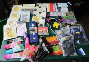 lot 287 image: party and craft lot Minecraft party things batman and a Thermogrip brand glue gun and much more see all pic.