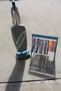 lot 298 image: XL Oreck vacuum 120 volts 60 HZ 4.0 amp and small rack with plastic hangers