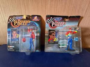 lot 11 image: Lot of 2 1998 Jeff Gordon Starting Lineup Winners Circle Figures on Card