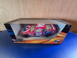 lot 12 image: Hot Wheels NASCAR 124 Diecast #32 Scott Pruett Alabama Roll Tide