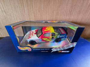 lot 14 image: Hot Wheels NASCAR 124 Diecast #5 Terry Labonte Limited Edition Fresh Paint Series Kelloggs, Limited Edition