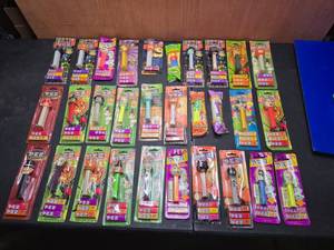 lot 21 image: Large Lot of 30 Vintage PEZ Dispensers Including Limited Editions