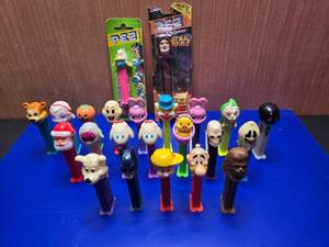 lot 25 image: Lot of 23 Vintage PEZ Dispensers