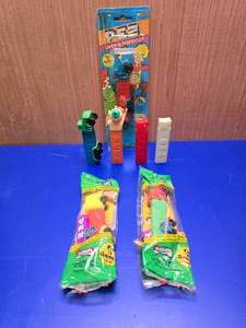 lot 26 image: Lot of 7 Vintage PEZ Dispensers WITH NO FEET