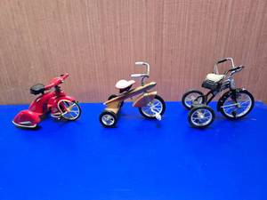 lot 27 image: Lot of 3 Hallmark Kiddie Car Classics Diecast Tricycles