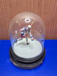 lot 36 image: 1999 Upper Deck Wayne Gretzky Inagural Issue Figure w Glass Globe