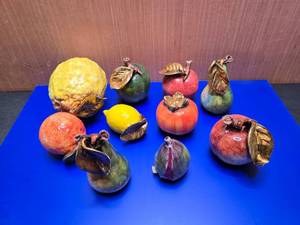 lot 51 image: Lot of 10 Pieces of Beautiful Gold Leaf Hand Painted Fruit.  Made In Italy