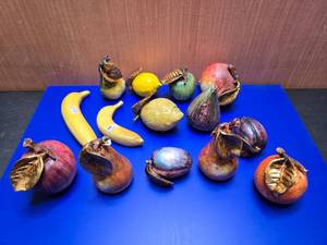 lot 52 image: Lot of 14 Pieces of Beautiful Gold Leaf Hand Painted Fruit.  Made In Italy