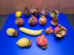 lot 53 image: Lot of 15 Pieces of Beautiful Gold Leaf Hand Painted Fruit.  Made In Italy
