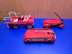 lot 29 image: Lot of 3 Hallmark Kiddie Car Classics Diecast Pedal Car & Sidewalk Cruisers