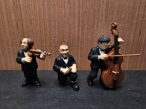 lot 69 image: Set of 3 Hallmark Three Stooges Christmas Ornaments