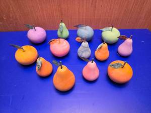 lot 79 image: 13 Pieces Hand Carved Alabaster Fruit.  Made in Italy