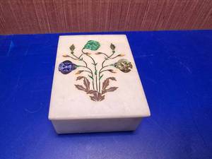lot 93 image: LOOK THESE UP  Hand Made Mother of Pearl Inlay White Marble Box w Lid
