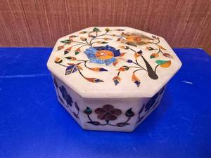 lot 95 image: LOOK THESE UP  Hand Made Mother of Pearl Inlay White Marble Box w Lid