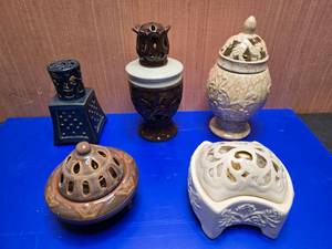 lot 99 image: Lot of Misc Porcelain Potpourri Jars