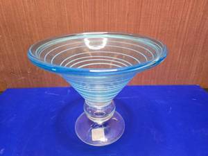 lot 111 image: Beautiful Blue Bombay Glass Decorative Vase