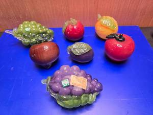 lot 114 image: LOOK THESE UP  Absolutely BEAUTIFUL Made in Italy, Murano Blown Glass (Painted Inside) Fruit.  7 Pieces Total.