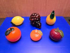 lot 116 image: LOOK THESE UP  Absolutely BEAUTIFUL Made in Italy,  Murano Blown Glass (Painted Inside) Fruit.  6 Pieces Total.