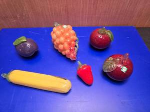 lot 117 image: LOOK THESE UP  Absolutely BEAUTIFUL Made in Italy, Murano Blown Glass (Painted Inside) Fruit.  6 Pieces Total.