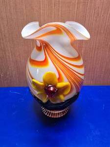 lot 121 image: Beautiful Art Glass Vase w 3D Glass Flower