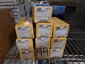 lot 165 image: Lot of 10 Hubbel Twist Lock Extension Cord Plugs