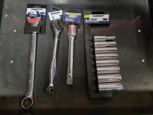 lot 190 image: Lot of 4 NEW Gearhead Tools