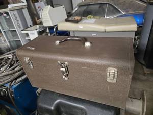 lot 199 image: Very Cool Vintage Brown Kennedy K-20-818062 Tool Box.  Great Shape