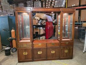 lot 219 image: Thomasville 4-Piece Wood & Brass Entertainment Center w Built-In Lighting