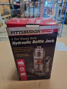 lot 240 image: Pittsburgh 4-Ton Heavy Duty Hydraulic Bottle Jack