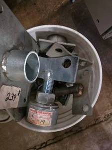 lot 260 image: Bucket of Standon 14 Pipe Supports