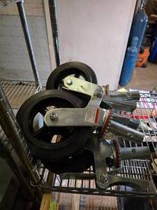 lot 268 image: Lot of 4 Staffolding Casters