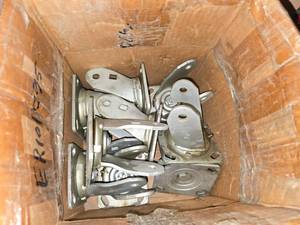 lot 271 image: Lot of 9 Bolt On Swivel Casters