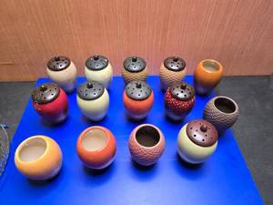 lot 298 image: Lot of 14 Earthenware Potpourri Jars w Lids