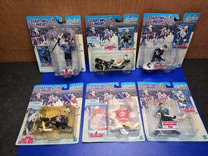 lot 316 image: Lot of 6 2000-2001 Starting Lineup NHL Figures On Card