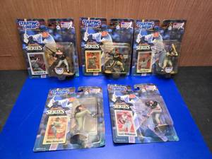 lot 328 image: Lot of 5 Starting Lineup Extended Series MLB Figures On Card