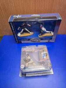 lot 333 image: 2 Lots of Starting Lineup 2 Figures. (Note Starting Lineup 2 Figures are a little larger and more detailed than the original Startring Lineup Figures)