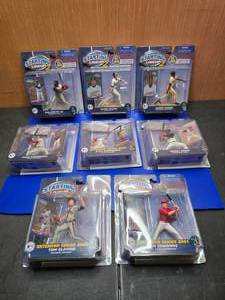 lot 340 image: Lot of 8 Starting Lineup 2 Figures.  (Note Starting Lineup 2 Figures are a little larger and more detailed than the original Startring Lineup Figures)