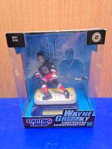 lot 343 image: Starting Lineup Wayne Gretzky Final Season Commerative Figure