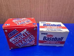 lot 359 image: Score 1988 RookieTraded Card Set & 1986 Fleer Baseball Update Cards.  Open Boxes.  Unknown if Complete But Looks Full.