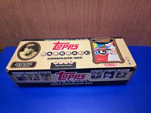 lot 363 image: Topps 2007 Baseball Card Set.  Open Box.  Unknown if complete