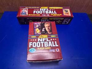 lot 366 image: 2 Boxes of Score 1991 NFL Cards.  Open Boxes.  Unknown if complete.